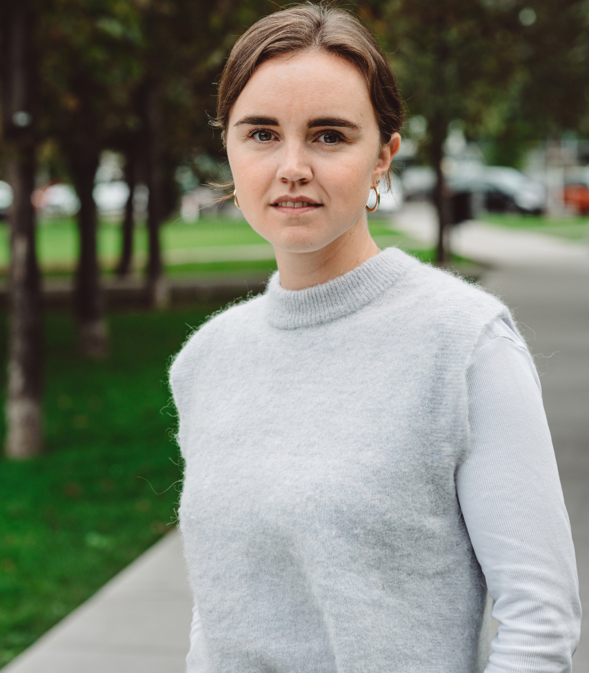 A portrait of Emilia Schmidt, responsible for Art Direction at TRANSFORMING COMMUNICATIONS. She specializes in content and campaigning and its implementation.